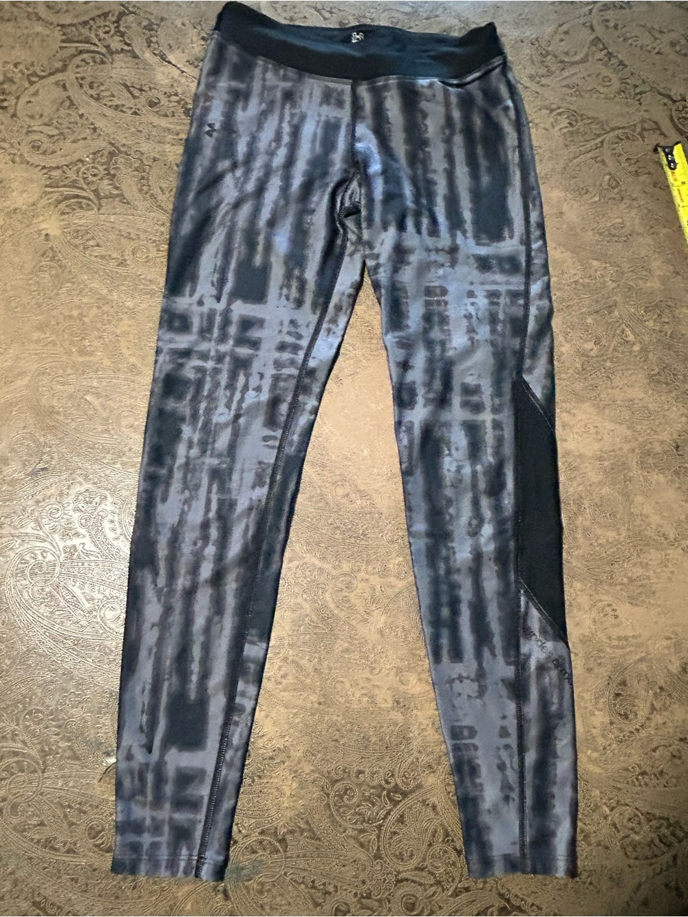 Under Armour compression fit leggings
